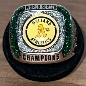 Oakland Athletics Commemorative 1989 World Series Champions Ring